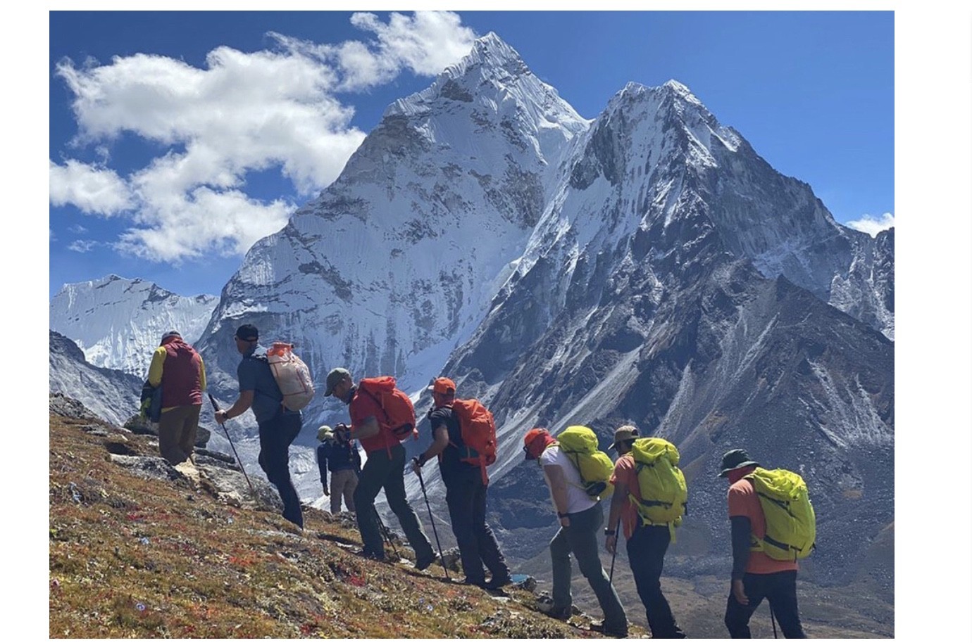 बहराइनका राजकुमार लोबुचे हिमालको चुचुराेमा