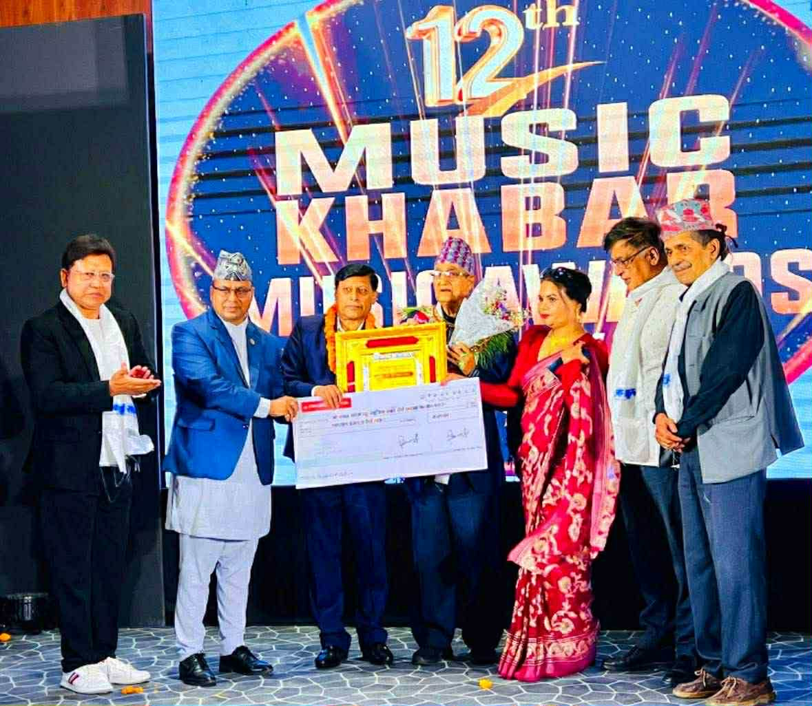 १२ औं  म्यूजिक अवार्ड  गीतकार यादव खरेललाई दीर्घ साधना सम्मान