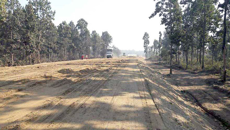 पूर्व-पश्चिम रेल्वेका लागि पहिलोपटक रुख काटिने