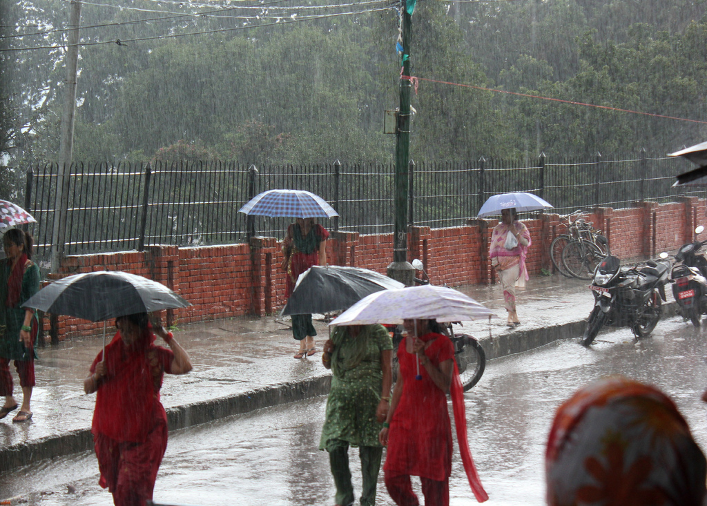 बंगालको जलवास्पयुक्त हावाले मौसम बदली, हल्का वर्षाको सम्भावना